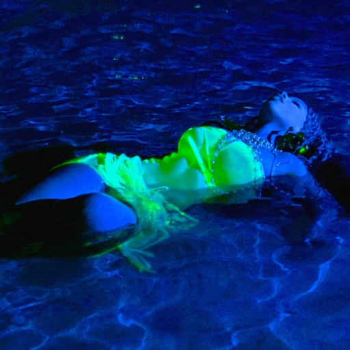 偷拍美女尿尿拉屎黄片
